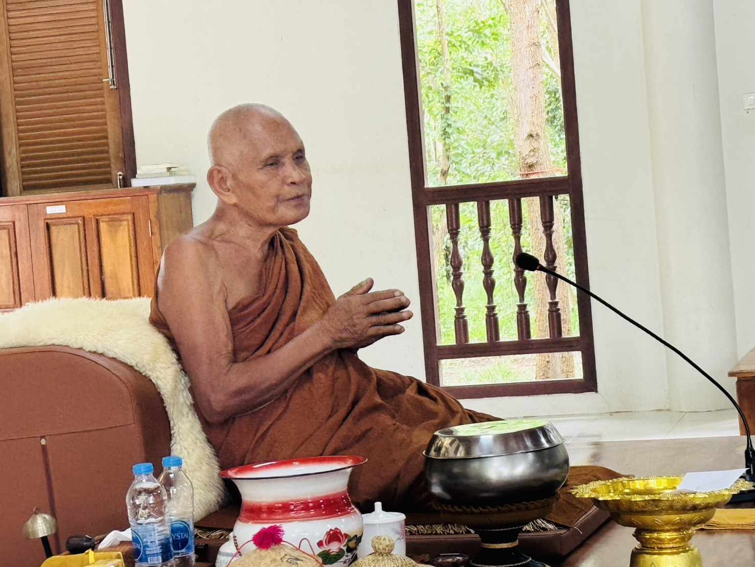 ถวายภัตตาหารแด่ พระพรหมวชิรญาณโสภณ (เลี่ยม ฐิตธมฺโม)